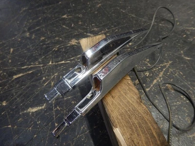 69 70 71 CHRYSLER Punta de guardabarros delantero Indicadores de señal de giro 300 NEWPORT HURST Foto 1 de 4