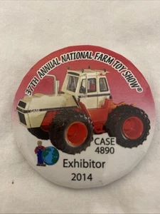 37th 2014 National Farm Toy Show Exhibitor Pinback Button Case 4890 - Picture 1 of 2