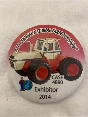 37th 2014 National Farm Toy Show Exhibitor Pinback Button Case 4890 - Image 1 of 2