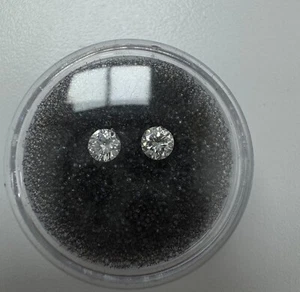 Pair Diamonds | SHAPE - Round | SIZE 0.25ct each | COLOR F | CLARITY - VS1 - Picture 1 of 8