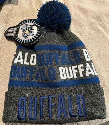 Nuevo con etiquetas Gorro Pom Estampado Iluminado Logo del Equipo NFL Azul Búfalo Foto 1 de 3