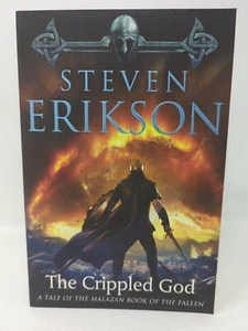 SIGNÉ The Crippled God par Steven Erikson - livre de poche - Photo 1/8