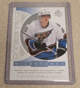 ALEXANDER ALEX OVERCHKIN 2017-18 SP AUTENTICA ROOKIE YEAR MILESTONES CARD #RYM-AO - Foto 1 di 2