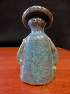 vintage signed BUXTON MILL STUDIO ART POTTERY BRITAIN RARE FIGURE with HANDBAG - Picture 1 of 9