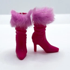 Fashionistas Barbie Puppenschuhe heißrosa Stiefel Kunstfell - Bild 1 von 3