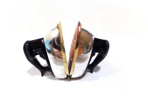VINTAGE PAIR OF PLASTIC IRONS SALT & PEPPER SHAKERS JAPAN - Picture 1 of 5