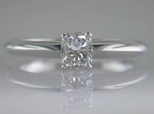 Diamond Ring 0.50ct Oval Shape Certificated H VS2 VG 18ct White Gold Engagement - Picture 1 of 1