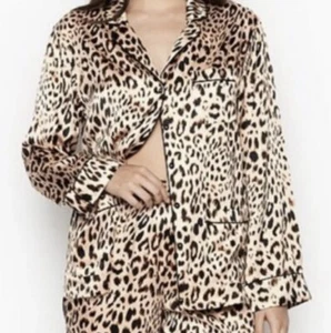 Victoria’s Secret Silky Satin Pajama Lounge Top Animal Print  SEXY Size XS/XP - Picture 1 of 7