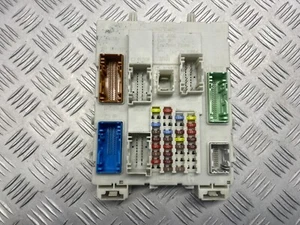 2015 VOLVO V40 1.6 DIESEL FUSE BOX GENUINE 31394963 - Picture 1 of 5