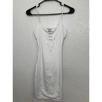 Rue21 女式迷你裙镂空紧身无袖派对俱乐部 — 第 1/3 张图片