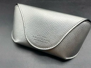 Custodia porta occhiali da sole Smythson Of Bond Street Panama in pelle argento metallizzato - Foto 1 di 7