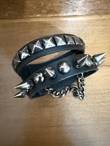 bracciale borchiato punk - Foto 1 di 3
