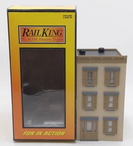 MTH 30-9079 O 3-Story Tan Town House with Dark Tan Trim EX/Box - Picture 1 of 5