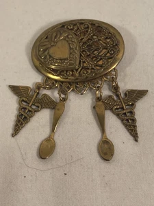 Krankenschwestern Brosche Anstecknadel Antik Vintage mit rotem Edelstein (Rubin?) Seltenes Unikat - Bild 1 von 9