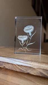 Vintage 1973 Künstler Block Lucite Skulptur Charles Le Norreys? Blume Briefbeschwerer - Bild 1 von 7