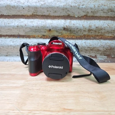 Polaroid iS2634 26x Optical Super Zoom Digital Camera Red 16 GB SD Card - Image 1 of 4