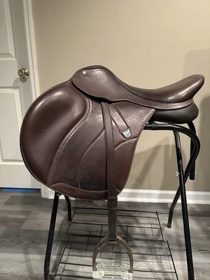 Sillín Bates AP+ Cair Luxe Cuero Marrón 17.5" Usado Foto 1 de 4