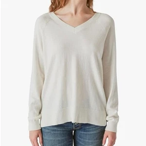 LUCKY BRAND NWOT Long Sleeve V Neck Lightweight Knit Sweater Size Medium White - Picture 1 of 6