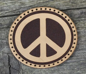 Parche de cuero signo de la paz, costura hippie, hacer el amor no la guerra, accesorios hippies. - Imagen 1 de 4