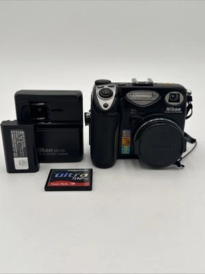 Nikon Coolpix 5000 Digital Point&Shoot camera w/batt., charger, Tested - Image 1 of 4