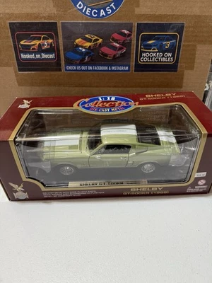 Road Legends Shelby Mustang GT-500KR 1968 - GREEN - 92168 - 1:18 Scale - Image 1 of 4