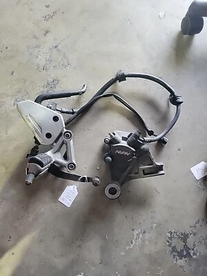 Honda CBR650F 2016 montaje de freno trasero  Foto 1 de 4