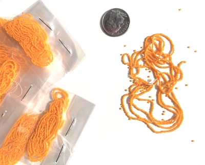 Antiguas Micro Cuentas Semillas - 19/0 Pequeñas Opacas Flor de Calabaza Naranja Manchos Rotos Foto 1 de 4