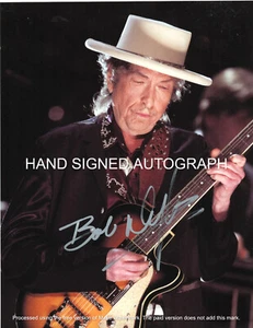 BOB DYLAN AUTOGRAPHED 8 1/2 X 11 B/W PHOTO / COA - Imagen 1 de 2