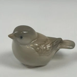 Vintage HOMCO Polished Porcelain Bird Figurine Sparrow Japan - Picture 1 of 7