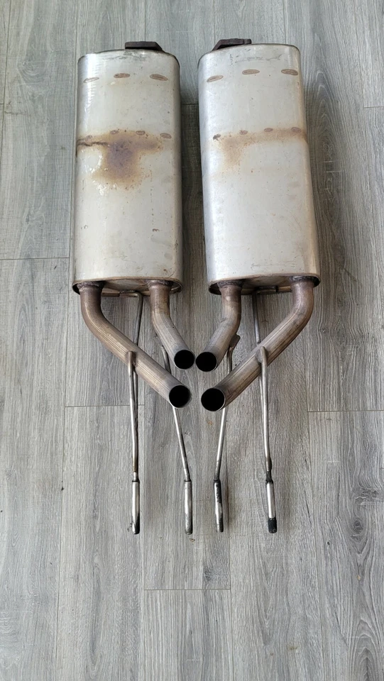 Mercedes G550 2017 OEM Muffler W/ Bracket Support Left And Right Foto 1 de 4