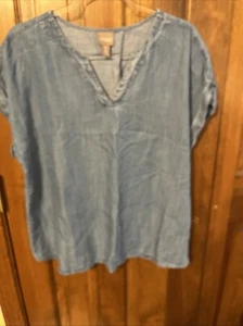 Chico's Size 2 (L/12) V-Neck Short Sleeve Denim Top (850) - Picture 1 of 8