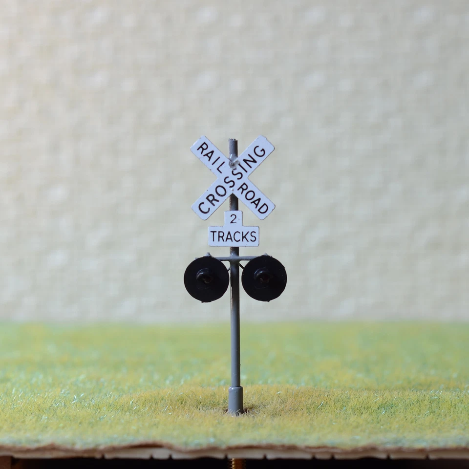 1 x HO scale railroad grade crossing signals 2 tracks sign LED made gray - Image 1 of 4