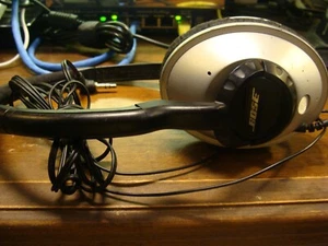 Cuffie Bose TP-1A TriPort Around-Ear Argento/Nero Fuori Produzione FUNZIONANTI (leggi) - Foto 1 di 15