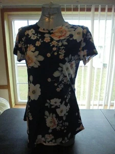 Women's Flowered Tee Shirt - Picture 1 of 10