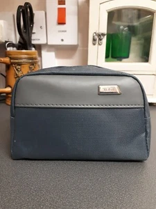 Delta Airlines TUMI In Flight Amenity Kit mit Inhalt  - Bild 1 von 5