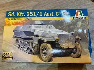 Vintage 7009 Italeri Sd. Kit Modelo Coche 251/1 Ausf C Camión Blindado Nuevo Antiguo Stock - Imagen 1 de 1
