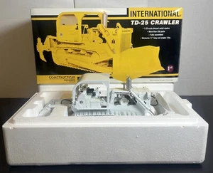 1/25 First Gear International Harvester TD-25 White Demo Diecast 79-0167 NEW - Picture 1 of 10