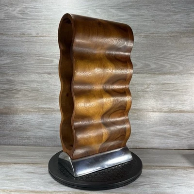 Estante de vino de madera Nambé Curvo Foto 1 de 4