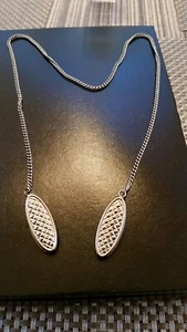 Versilberte Kette mit Clips zur Befestigung von Stoffservietten - Bild 1 von 7