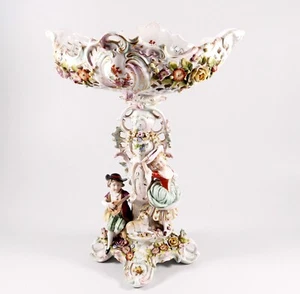 Plaue Thüringen großer Tafelaufsatz Figuren plastischen Blumen ~1890 Höhe 38cm. - Picture 1 of 12
