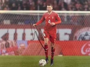 Foto A4 firmada por Nico Elvedi con certificado de autenticidad - Suiza / Borussia Monchengladbach - Imagen 1 de 1