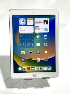 Apple iPad Pro 9.7" | A1673 | 32GB | WiFi | iOS | Tablet | Silver | Lot #422A - Picture 1 of 14