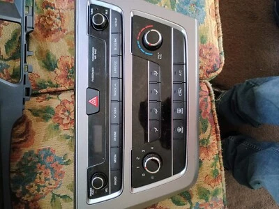 ac and heat control panel 2016 Hyundai sonata sport with radio control knobs  - Imagem 1 de 2