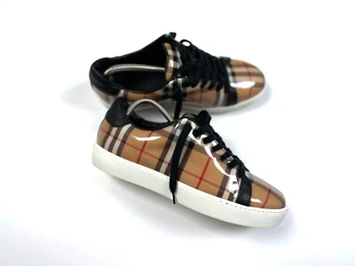 Tênis autêntico BURBERRY bege couro envernizado Nova Check tamanho 40 UK7 US10 - Imagem 1 de 4