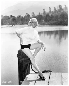MAMIE VAN DOREN great leggy 8x10 outdoor still -- g104 - Bild 1 von 1
