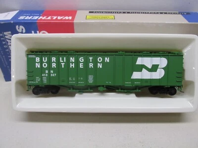 WALTHERS-#932-3682-BURLINGTON ROUTE-50' COVERED HOPPER #413327~ HO SCALE - Image 1 of 4