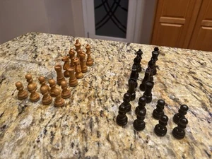 Vintage Wood CHESS pieces Felt Bottoms Complete  - Picture 1 of 13