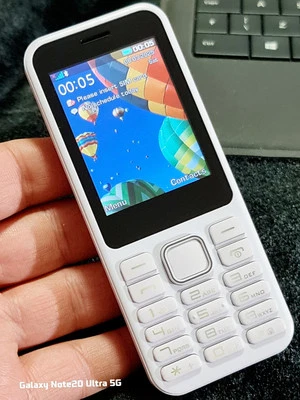 IMO Dash (entsperrt) Big Button 3G Handy Tadelloser Zustand mit Ladegerät - Bild 1 von 4