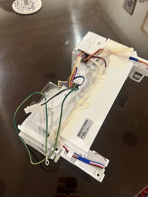 OEM LG Ice Maker Assembly AEQ73110203 - Image 1 of 4