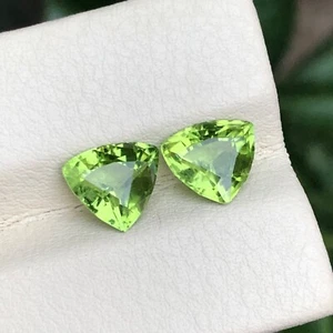 4.35 Ct trillion cut top quality rare green natural Peridot loose gemstone pair - Imagen 1 de 11